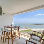 Beachfront Studio With Stunning Ocean Views