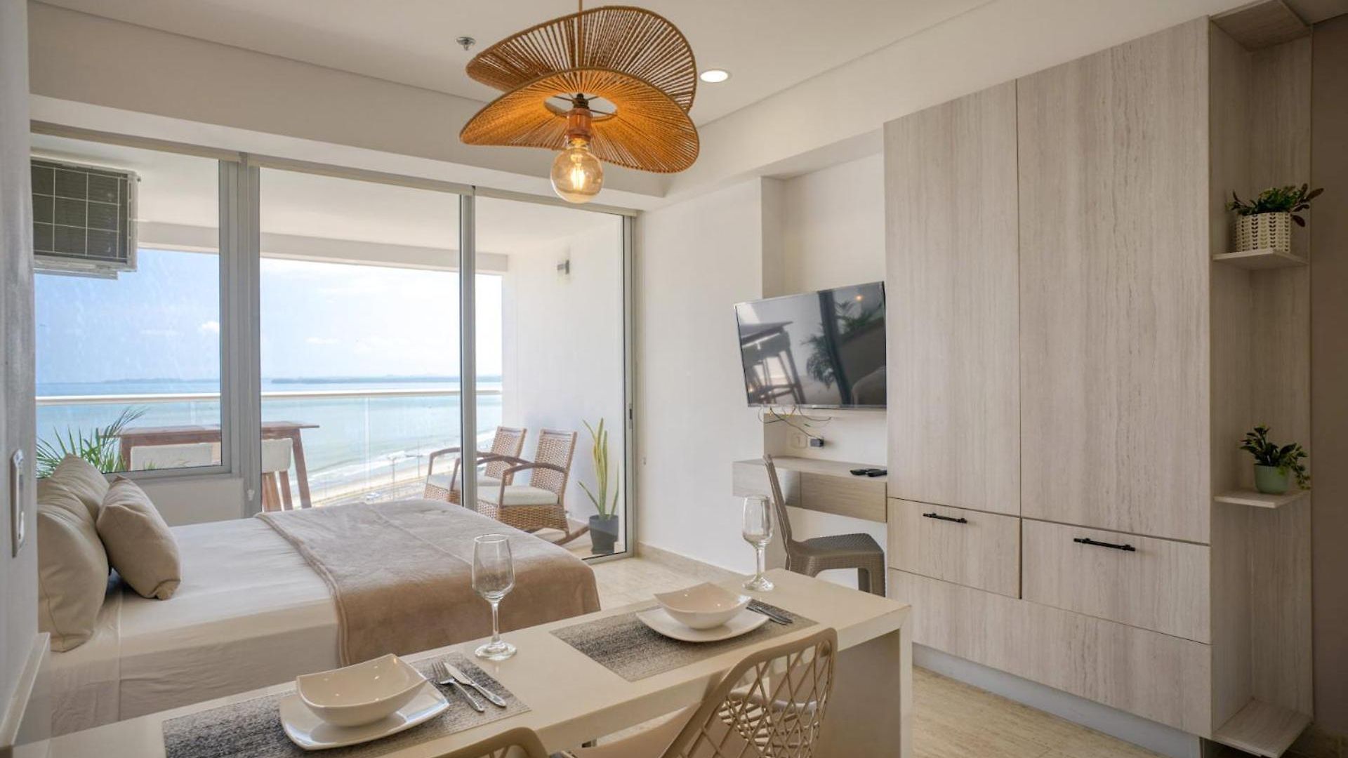 Beachfront With Stunning Ocean Views *